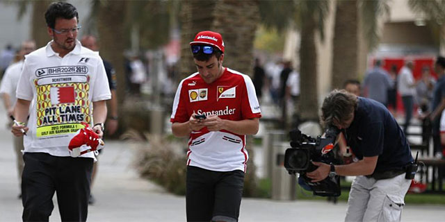 Alonso reconoce el circuito de Bahrein. | Reuters