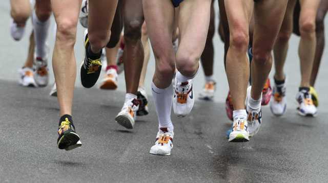Varios corredores en uno de los maratones de Londres.