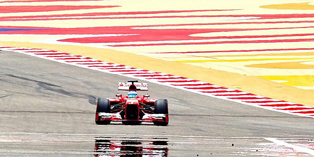 Alonso, durante la clasificacin del GP de Bahrein. | Efe