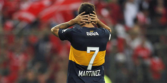 El jugador de Boca Juan Martínez se lamenta tras perder un partido. | REUTERS