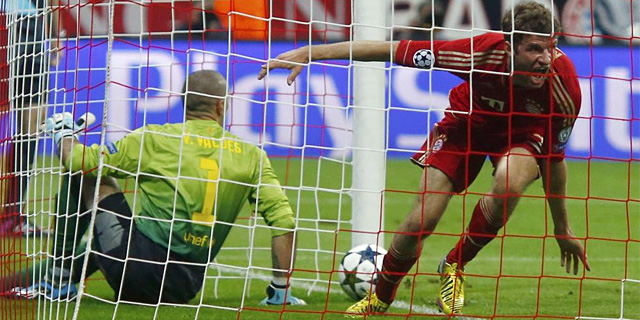 Thomas Mller celebra uno de sus goles en la ida. | REUTERS