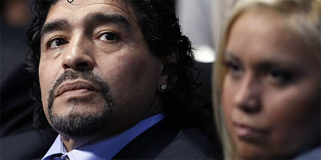 Diego Armando Maradona junto a Vernica Ojeda en 2010. | Ap