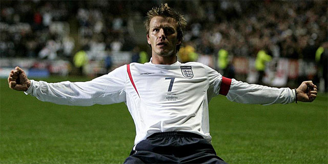 David Beckham celebra un gol con la seleccin inglesa. | Reuters