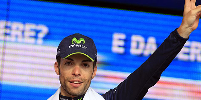 El italiano Giovanni Visconti celebra su segunda victoria en el Giro de Italia 2013. (REUTERS)