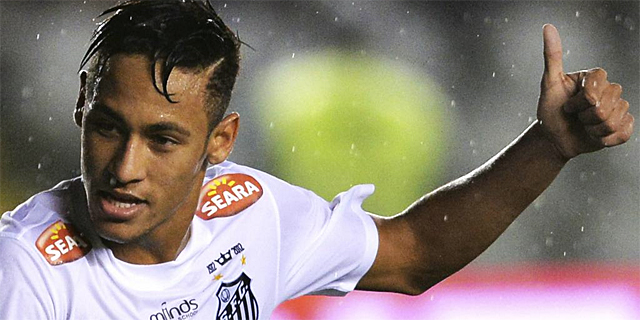 Neymar, durante un encuentro con el Santos. | Afp