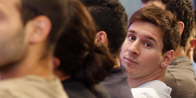 Leo Messi, en una conferencia de prensa en la ciudad deportiva del Barcelona. (EFE)
