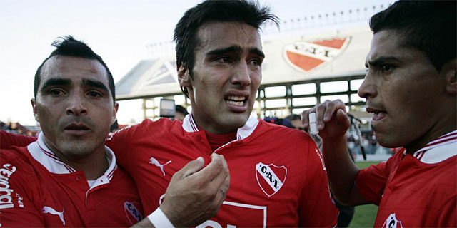Jugadores de Independiente tras caer derrotados ante San Lorenzo. | Reuters