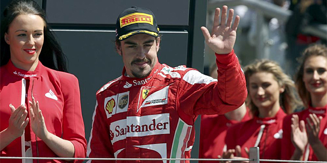Fernando Alonso, en el podio de Silverstone. | AFP