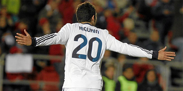 Gonzalo Higuan celebra uno de sus tantos con el Real Madrid. | Reuters