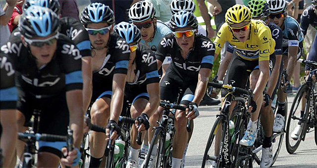 El equipo Sky, durante la etapa del Tour del domingo. | REUTERS