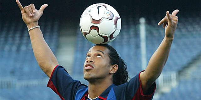 Ronaldinho, durante su presentacin con el Barcelona. | Antonio Moreno