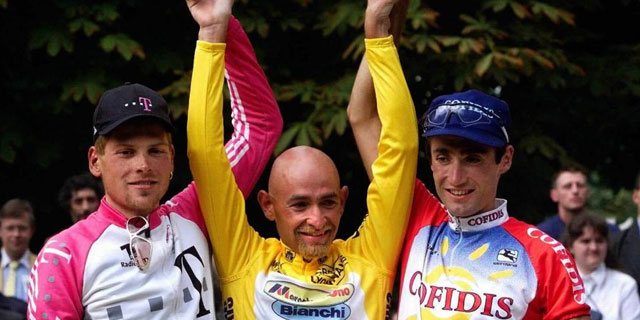 Ullrich, Pantani y Jullich posan al término de la última etapa del Tour de 1998. |AFP