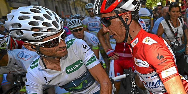 Valverde y 'Purito' conversan en Logroo antes del inicio de una etapa de la Vuelta 2012. (Foto: Reuters)