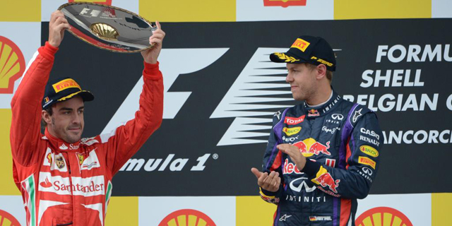 El asturiano celebra su segundo puesta en Spa, con Vettel al lado. | Afp