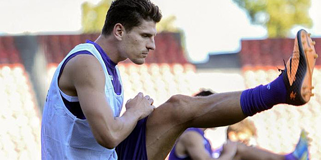 Mario Gmez, en un entrenamiento con la Fiorentina. | Efe