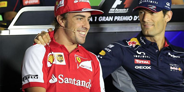 Alonso y Webber comparten bromas en Monza. (Foto: Afp)
