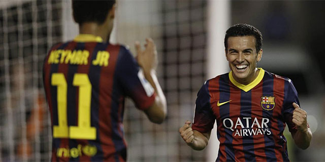 Pedro celebra con Messi el tercer gol del Bara en Vallecas. (Foto: Reuters)