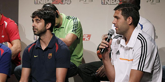 Juan Carlos Navarro y Felipe Reyes, durante la presentacin del NBA 2K14. | Efe