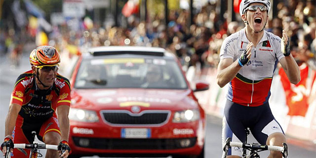 Rui Costa, vencedor en la meta de Florencia por delante de Purito. (Foto: Reuters)