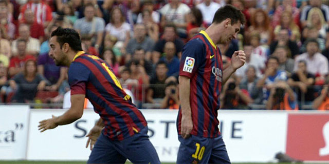Xavi entra al csped en sustitucin del lesionado Messi. | Reuters