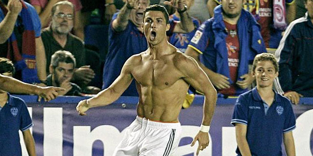 Cristiano Ronaldo celebra el gol de la victoria frente al Levante el pasado 5 de octubre. | Benito Pajares