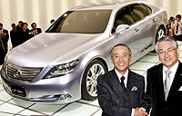 El presidente de Toyota junto con el responsable de Desarrollo de Lexus.