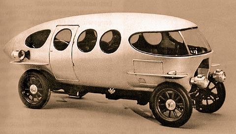 La firma italiana cre en 1913 el Alfa Romeo Siluro ideado por el conde Marco Ricotti.