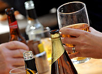El consumo de alcohol aumenta el riesgo de accidente.