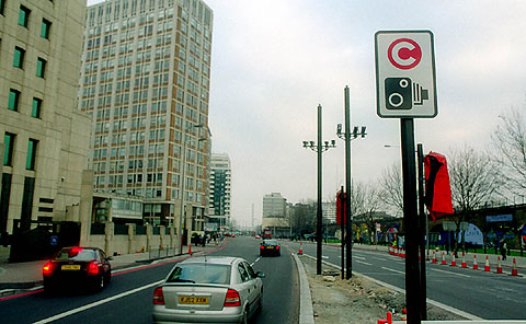 Imagen del primer da de implantacin de la "Congestion Charge", en febrero de 2003.
