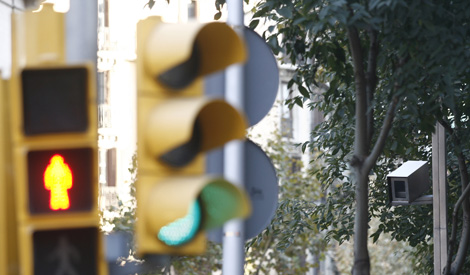 Casi el 68% de los semáforos no cuentan con señales acústicas para invidentes