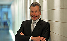 Torsten Mueller-Oetvoes, CEO de Rolls Royce