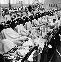 El virus H2N2 caus una pandemia en 1957. En la imagen, afectados por aquella epidemia en Dinamarca (AP Photo)