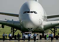El gigante Airbus A 380 (Foto: Reuters / Regis Duvignau)