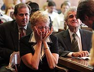 La demandante, Carol Ernst, al escuchar la sentencia en un tribunal de Texas. (Foto: AP)