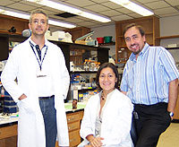 De izquierda a derecha: Joaqun Castilla, Paula Sa y Claudio Soto. (Foto: Universidad de Texas)