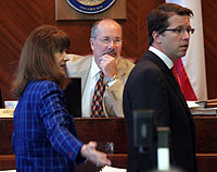 La abogada de Merck (izqda.) y el de la demandante durante el primer juicio a Vioxx. (Foto: Pat Sullivan | AP)