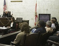 Imagen de un juicio contra las industrias tabaqueras donde se conden a las empresas a indenmizar a fumadores de Florida. (Foto: Wilfredo Lee | AP)