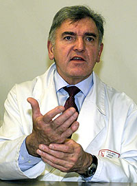 El cirujano francés Jean Michel Dubernard, en una imagen de archivo (Robert Pratta | Reuters)