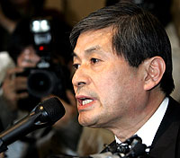 El cientfico Woo Suk Hwang, durante la rueda de prensa en la Universidad de Sel (Foto: AP)