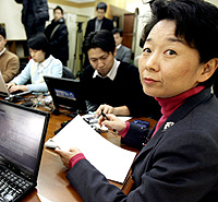 Roe Jung-hye, decana de la Universidad, durante al rueda de prensa (Foto: AP | Choe Jae-koo)