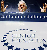 Clinton, durante el anuncio del nuevo acuerdo (Foto: Justin Lane | EFE)