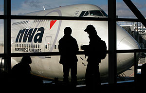 Un 4% de los pasajeros de un vuelo largo sufre un trombo. (Foto: John Gress | Reuters)