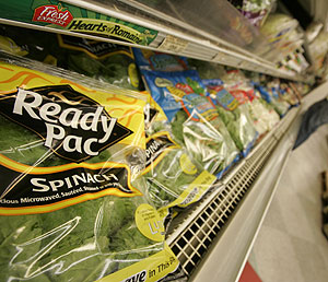 Un paquete de espinacas en un supermercado de Washington. (Foto: AP)