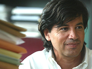 Carlos López-Otín en su despacho (Foto: Universidad de Oviedo)