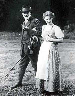 Sigmund Freud con su hija Anna en Las Dolomitas. (Cortesa del Museo Freud de Viena)