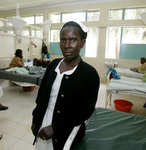 Una enfermera posa en el Hospital de Karatina en Kenia (Foto: Kirsty Wigglesworth|AP)