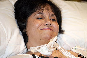 Inmaculada Echevarría sufre distrofia muscular, una enfermedad degenerativa. (Foto: Manuel Moreno | AFP)
