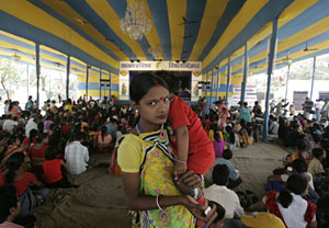 Una prostituta india con su hijo (Foto: Parth Sanyal | Reuters)