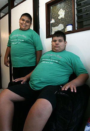 Los gemelos Jean Carlo y Jean Paul pesan 127 y 126 kilos, respectivamente. (Foto: Jeffrey Arguedas | EFE)