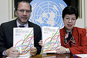 El director de ONUSIDA, Peter Piot, y la directora de la OMS, Margaret Chan. (EFE)